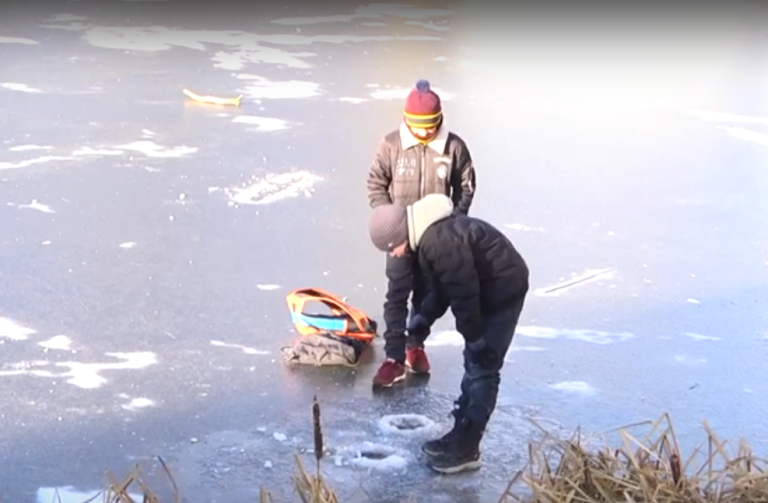 Осторожно — ледостав! С приходом заморозков водоёмы в округе потихоньку стало сковывать льдом