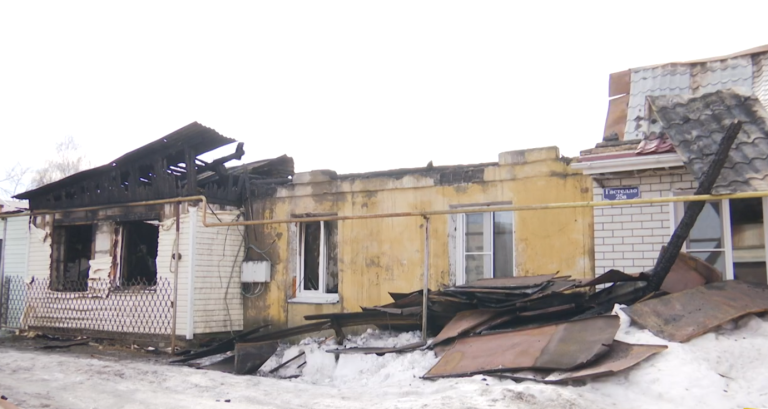 Без крыши дома своего… В жилом доме на улице Гастелло случился пожар