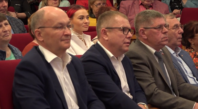 Время важных задач и важных решений! В Муроме состоялась встреча кандидатов предварительного голосования «Единой России» с партийным активом
